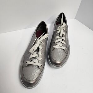 Munro Metallic Silver Lace-Up Snakeskin Texture Sneakers Women's Sz 10W